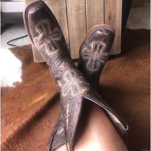 Circle G , cowgirl boots, worn once.